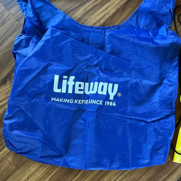 8-bags to use as luggage or the gym or to use for baby bags. All in great shape - Picture 9 of 13